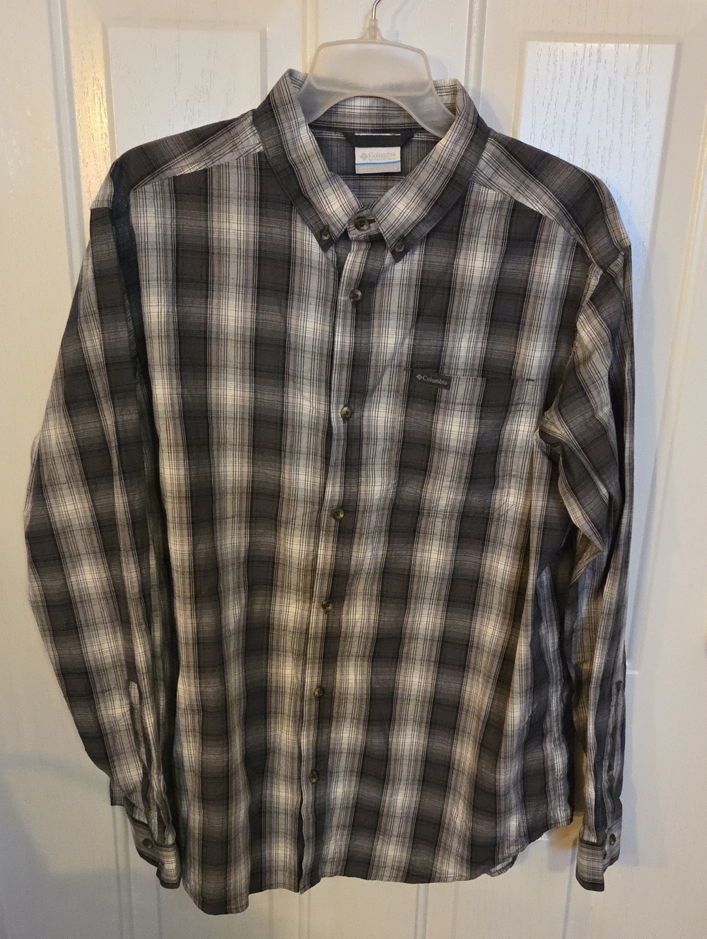 Columbia Men’s Black and Gray Plaid Button-Down Shirt Size Large